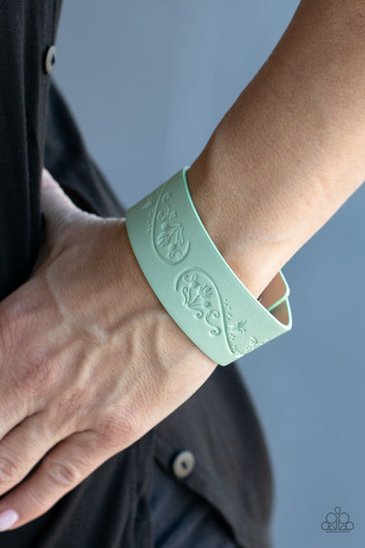 Butterfly Canopy - Green              Bracelets-Lovelee's Treasures-bracelets,butterfly,flower pattern,green,jewelry,leather,snap closure
